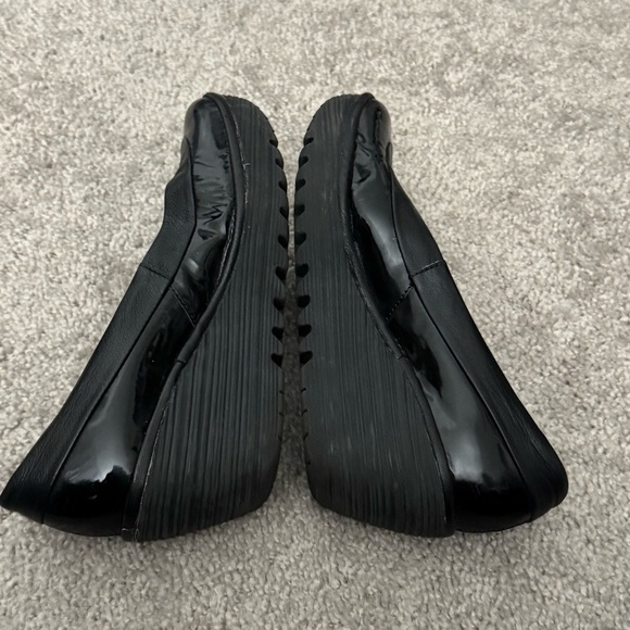 Fly London Yoko Black Patent Leather Wedge Pumps Size 7.5/8 EUR 38 Slip On - Picture 6 of 12